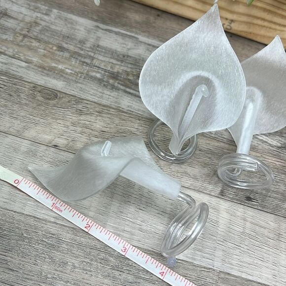 Lily Lucite Modern Floral Napkin Rings, Set of 4 - Picture 8 of 9